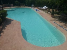 piscina in cemento armato con pvc colore sabbia